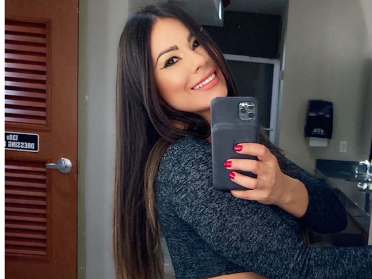 Esperanza Gómez se baja los pantalones y sube la 'moral' de sus fans