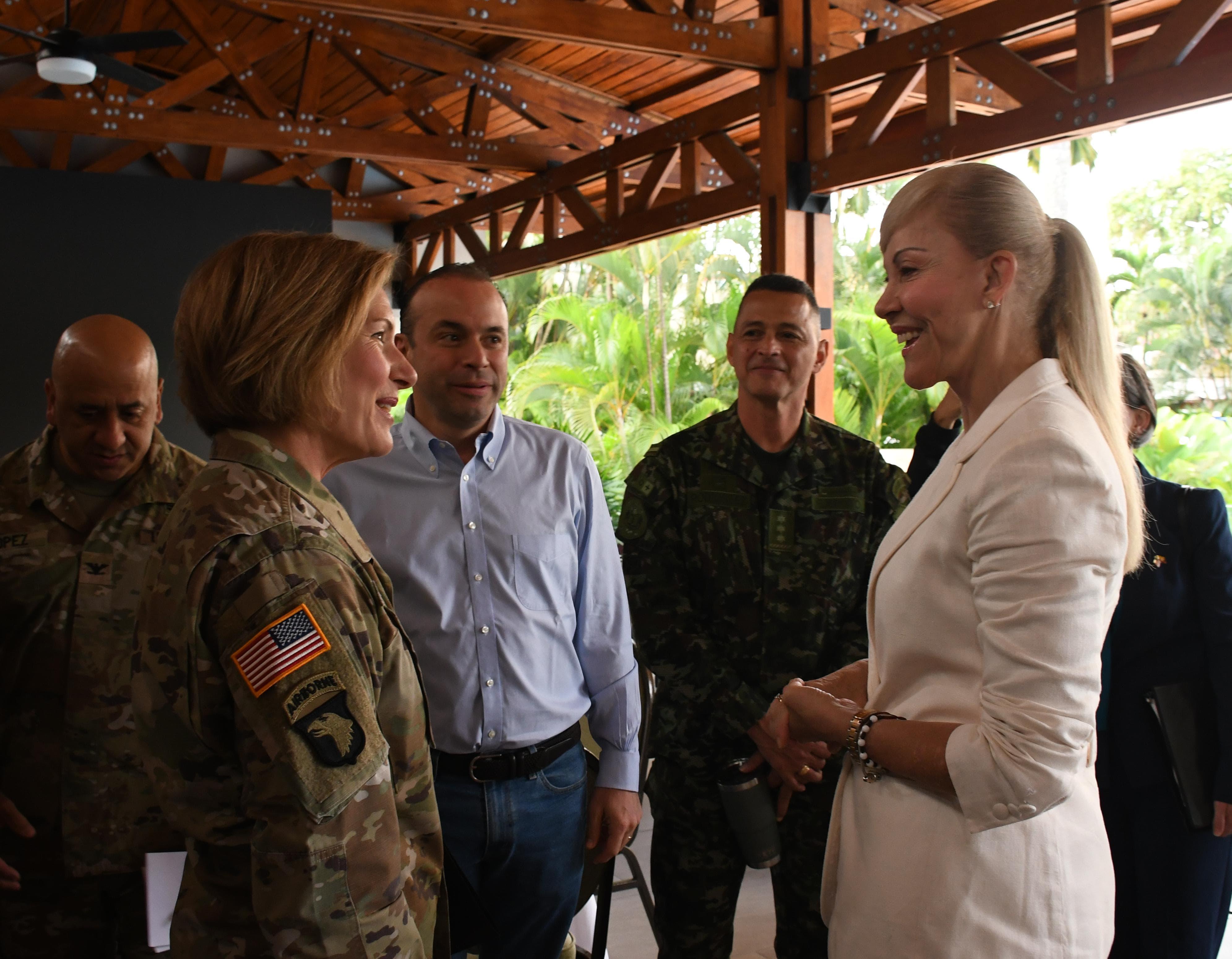 General Laura J. Richardson, comandante del Comando Sur de Estados Unidos, Dilian Toro gobernadora del Valle y Alejandro Eder alcalde de Cali