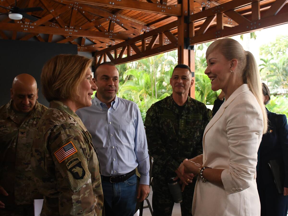 General de los EEUU Laura J. Richardson está en Cali para tratar temas de cooperación