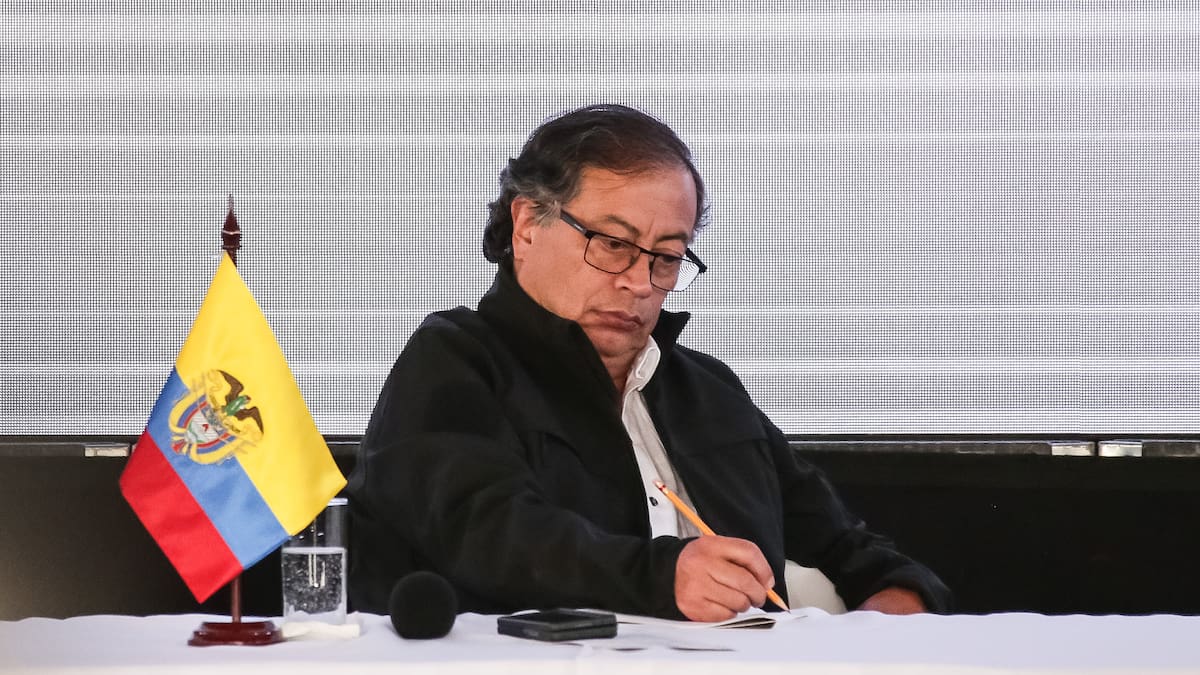 Petro se separó del respeto al derecho internacional y multilateralismo: excancilleres