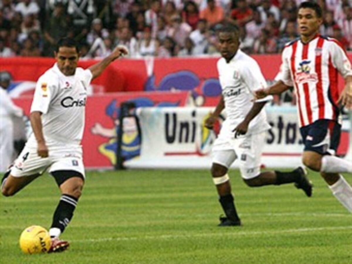 El campeón Once Caldas cae ante Junior en el fútbol colombiano. Huila domina el torneo