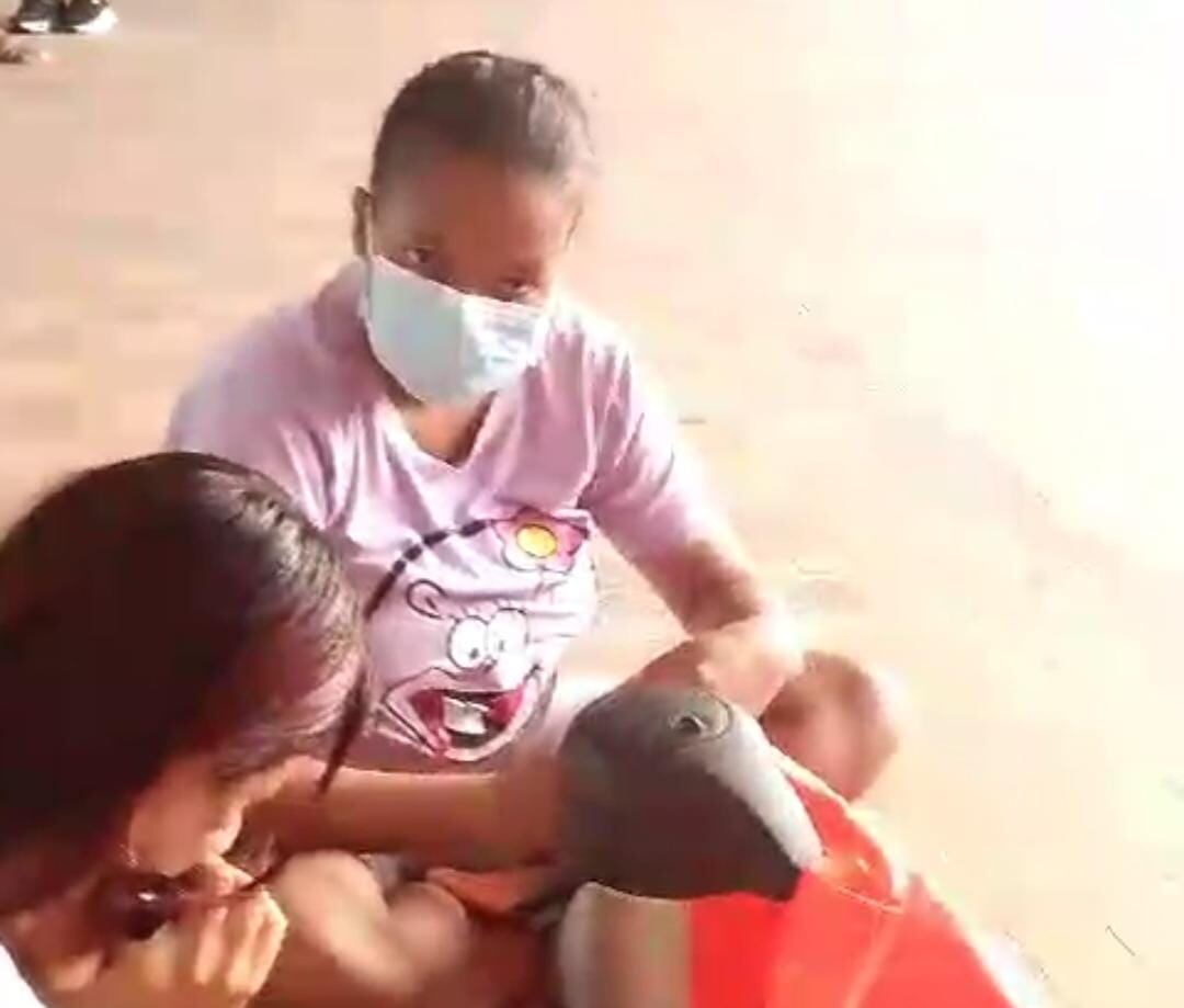 Trabajadores de la salud se encadenan en instalaciones de la Nueva EPS - Puerto Boyacá