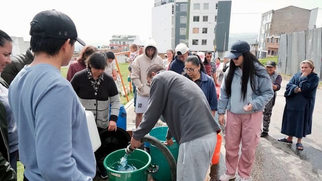 Desde el pasado viernes 17 de abril de 2026, se han distribuido aproximadamente 1.200.000 litros de agua en los diferentes sitios de la capital boyacense / Foto: Unidad de Gestión del Riesgo de Boyacá.