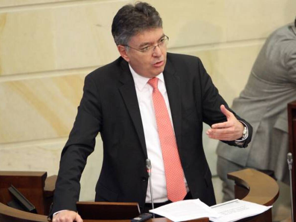 Gobierno espera que economía en 2015 crezca por encima del 3 por ciento