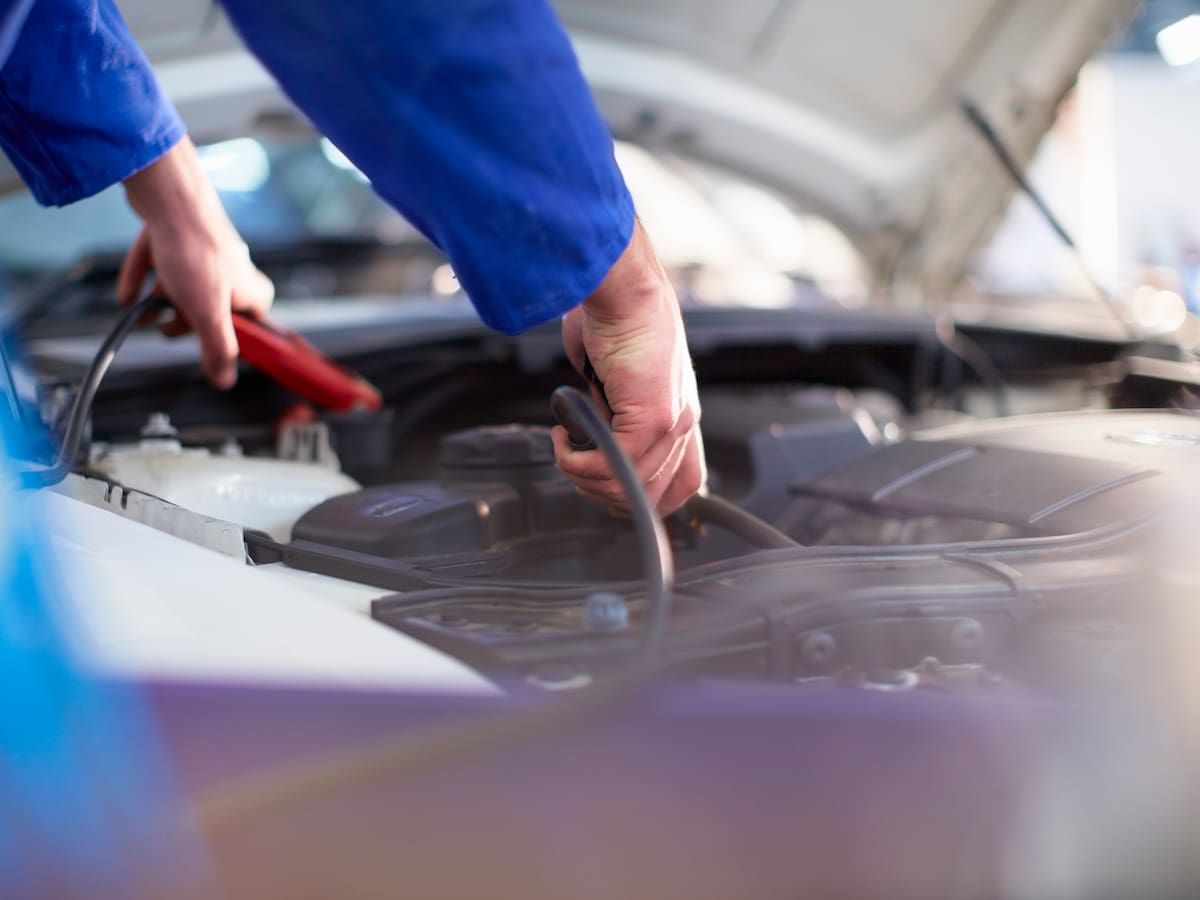 ¿Cuál es la vida útil de una batería de carro? 5 factores que más la gastan