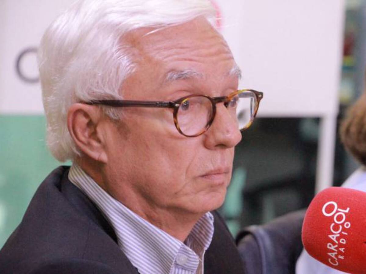 A punta de canalladas quieren que no pasemos el umbral: Robledo