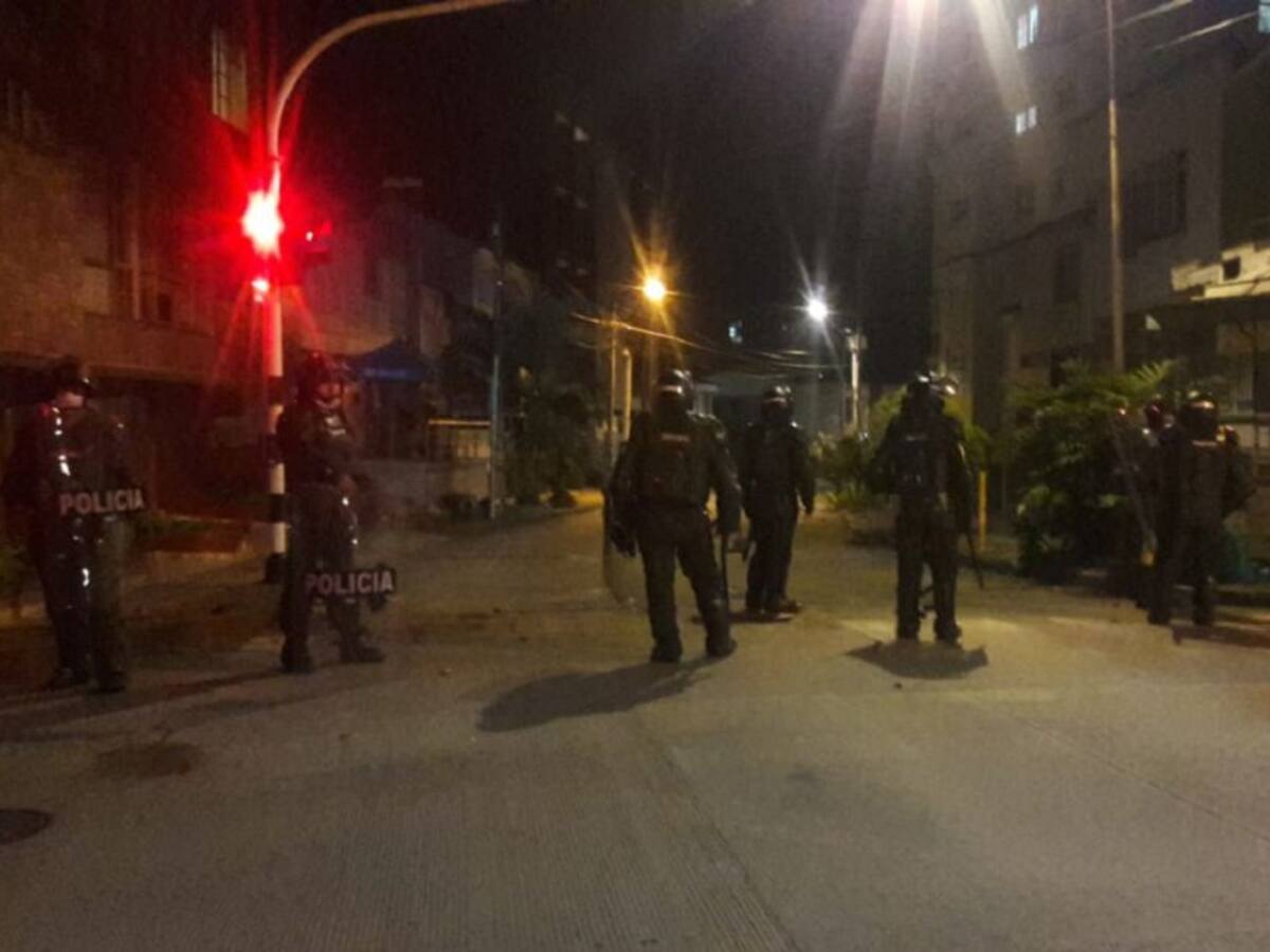 Esmad no entró a la universidad pero los gases sí, sin saqueos: estudiante