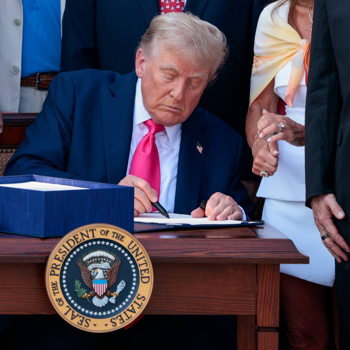 Trump declara la emergencia en Texas por inundaciones que dejan más de 60 muertos