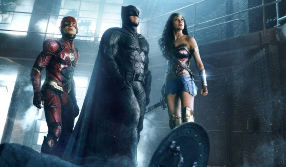 Batman, la Mujer Maravilla, Aquaman, Cyborg y Flash se reúnen para salvar al mundo de una amenaza que podría acabar con la humanidad. Fecha de estreno: Jueves, 16 de noviembre de 2017.