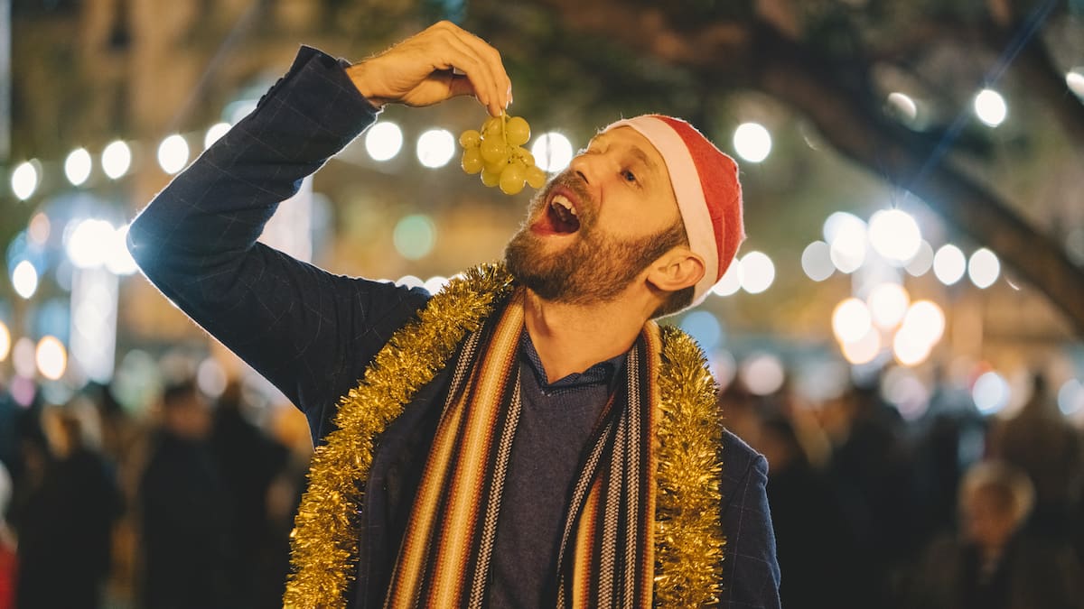 ¿Por qué se comen 12 uvas en año nuevo? Así nació esta tradición