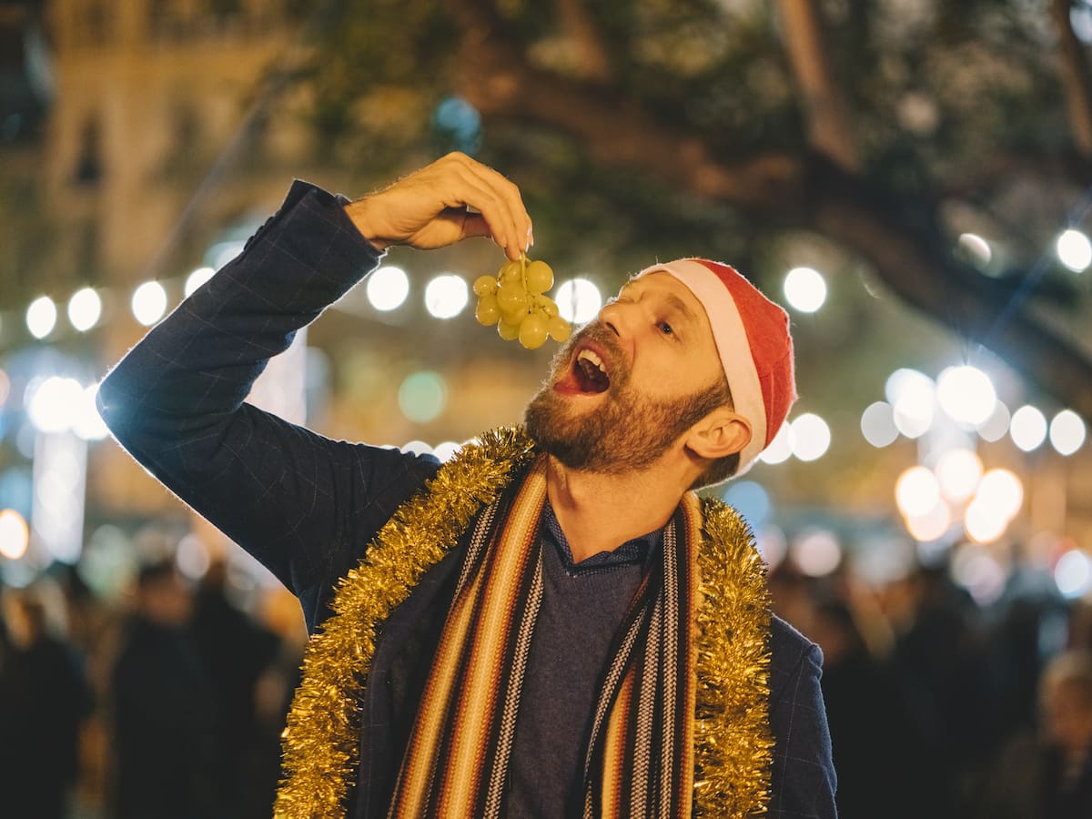 ¿Por qué se comen 12 uvas en año nuevo? Así nació esta tradición
