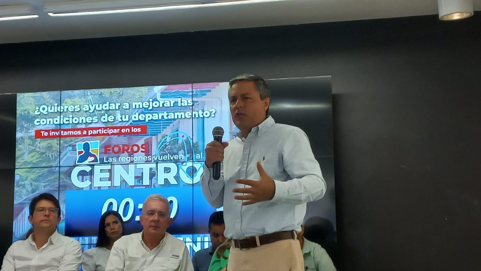 Diego Javier Osorio precandidato a la alcaldía de Armenia y el expresidente Álvaro Uribe