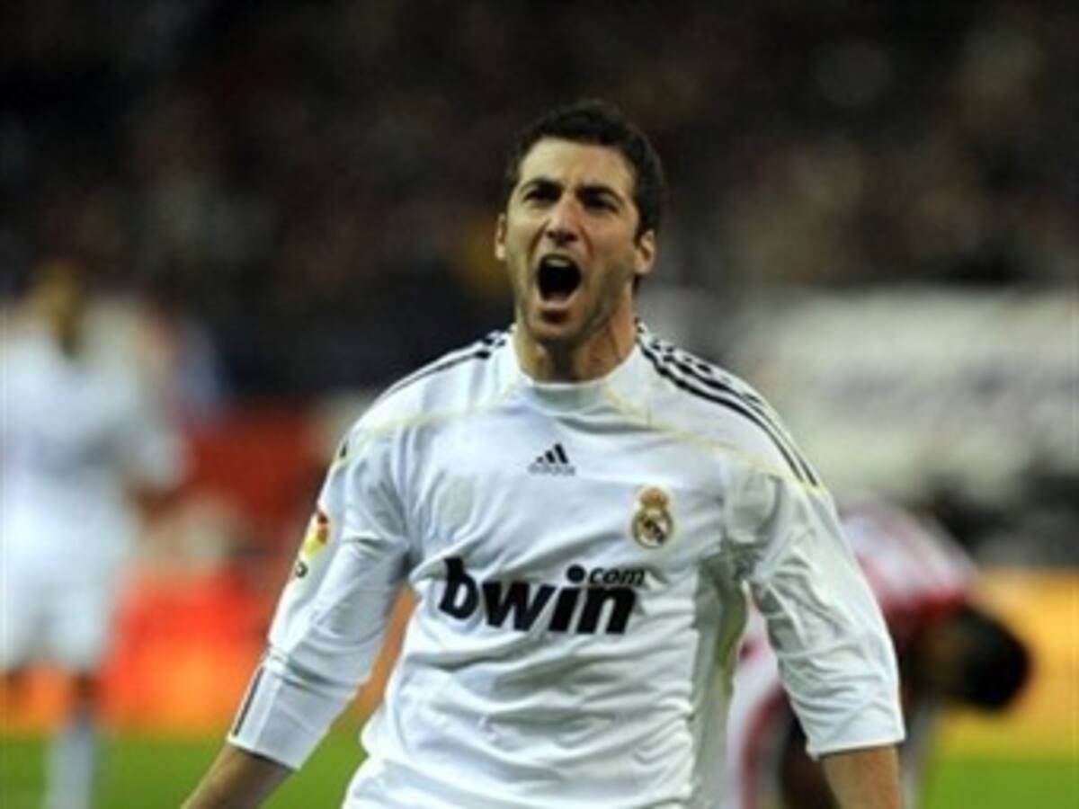 Barcelona y Real Madrid ganan en España