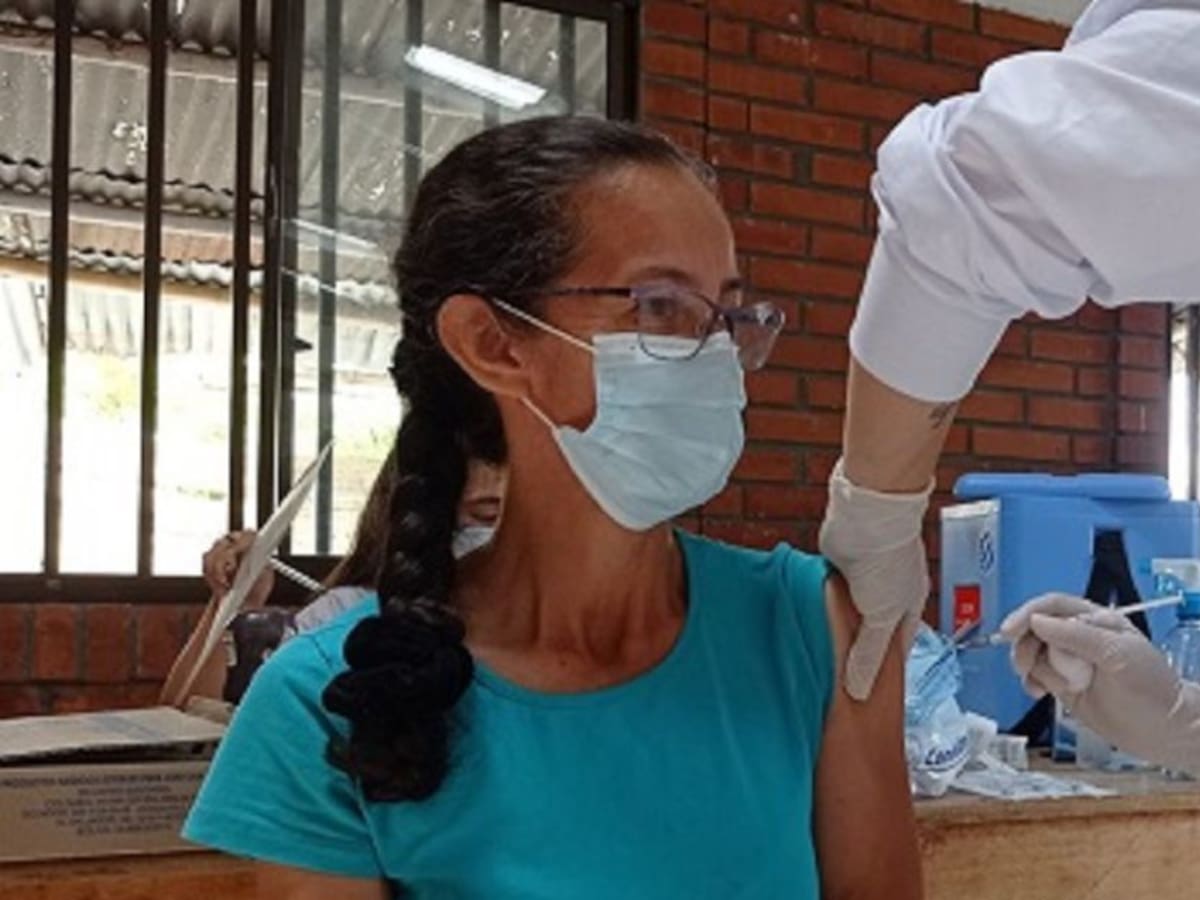 En Armenia no hay existencia suficiente de vacunas contra COVID: secretaria