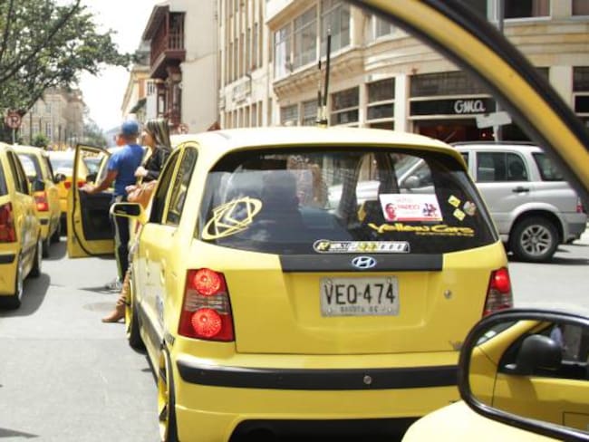 Taxistas de Bogotá anuncian que guardarán su carros como apoyo al paro nacional