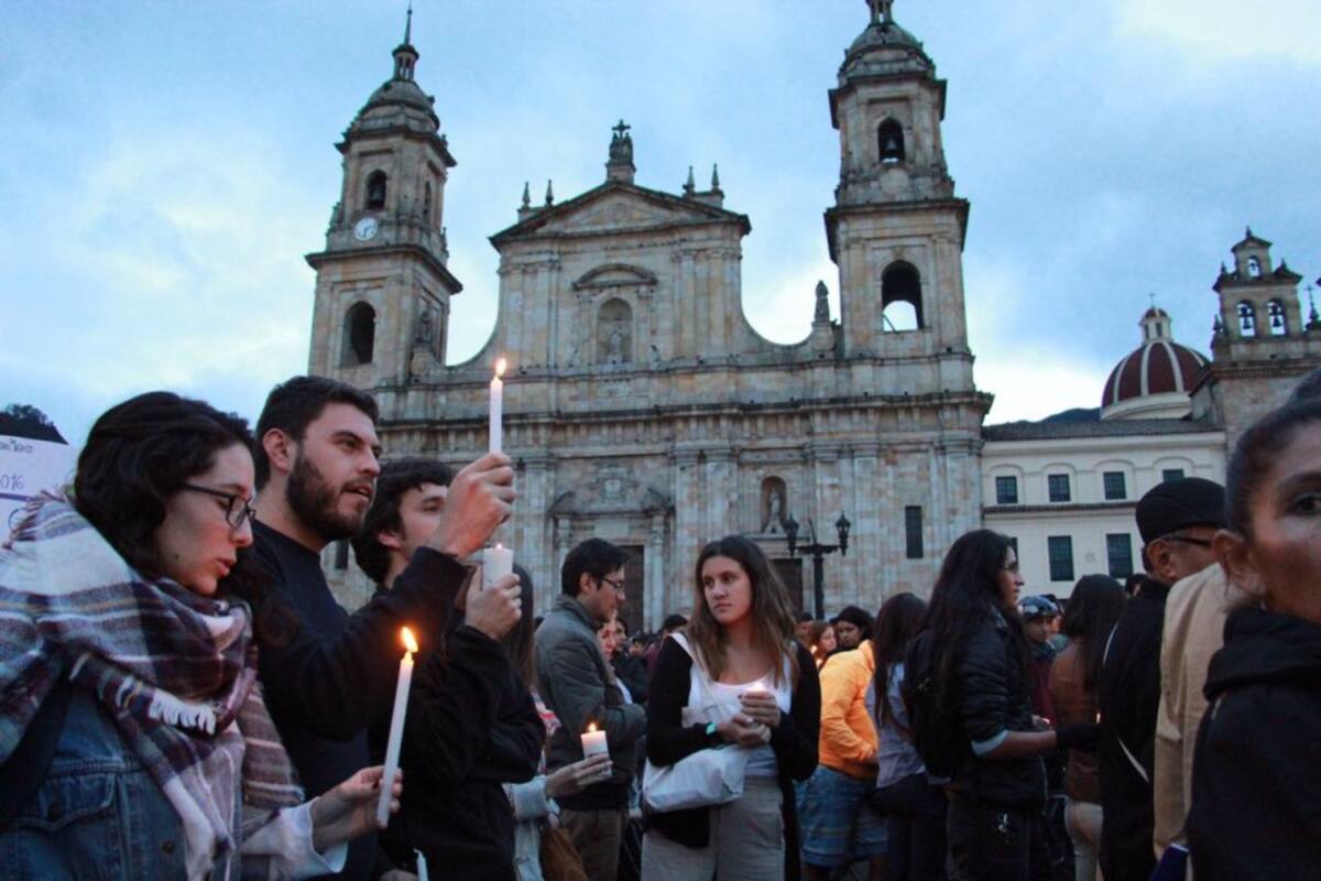 La plaza de Bolivar, fue el escenario elegido para la velatón en Bogotá