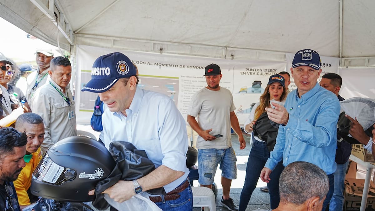 Cali: refuerzan educación vial con entrega de cascos, simulaciones de accidentes y capacitaciones