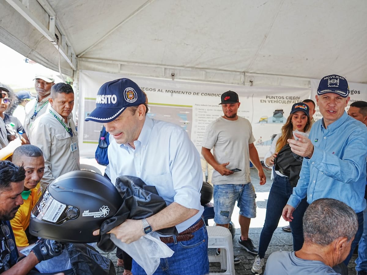 Cali: refuerzan educación vial con entrega de cascos, simulaciones de accidentes y capacitaciones