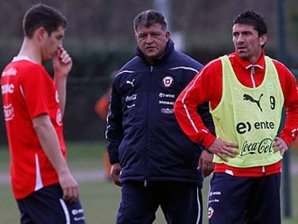Selección chilena viajó a Montevideo con la sombra de nuevo caso de indisciplina