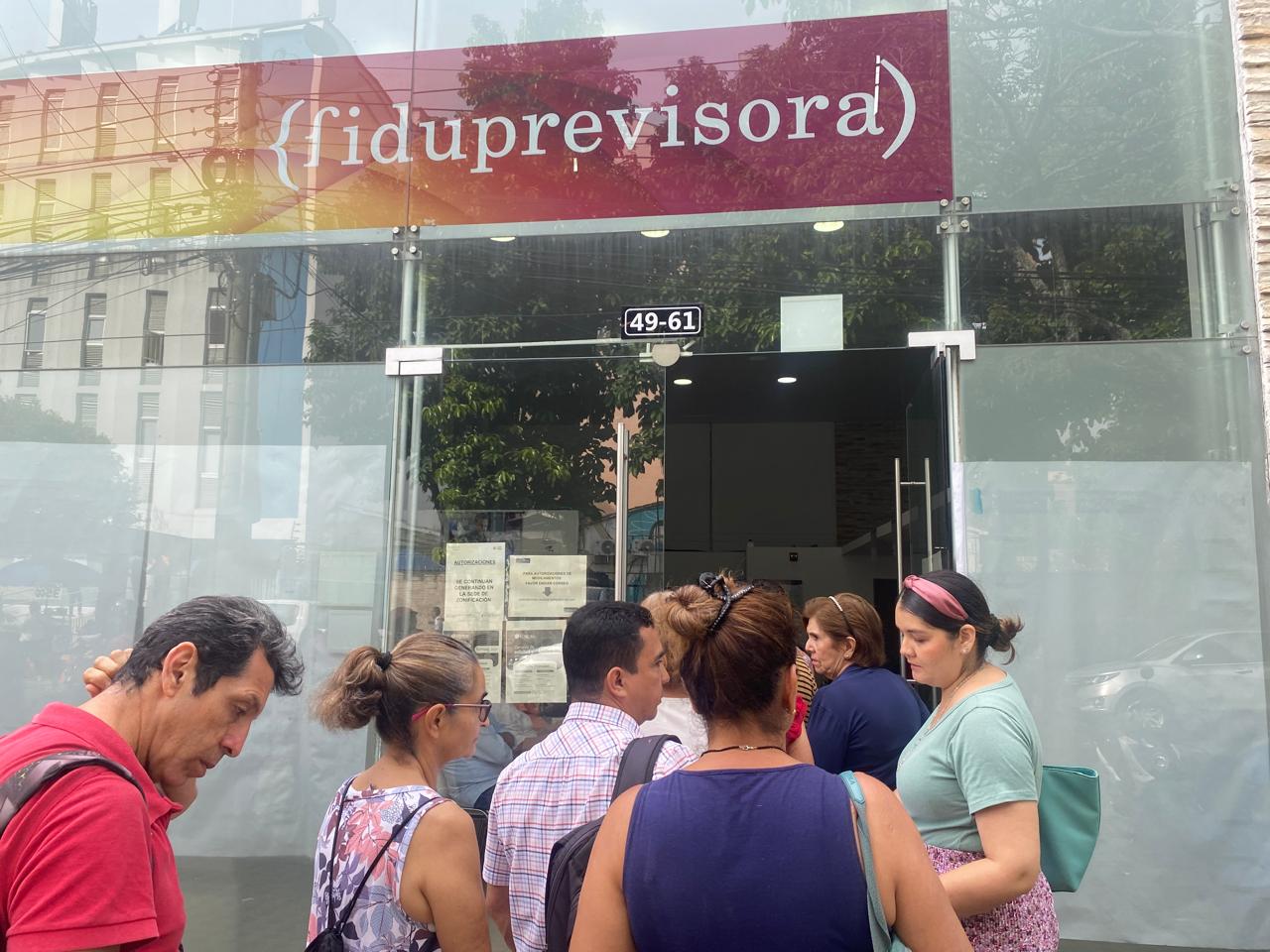 Imagen de referencia. Docentes en la Fiduprevisora. Archivo Caracol Radio Bucaramanaga.