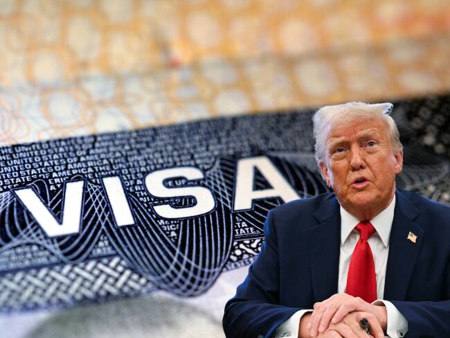 'Gold card’ o tarjeta oro que anunció Donald Trump. Imagen vía Getty Images