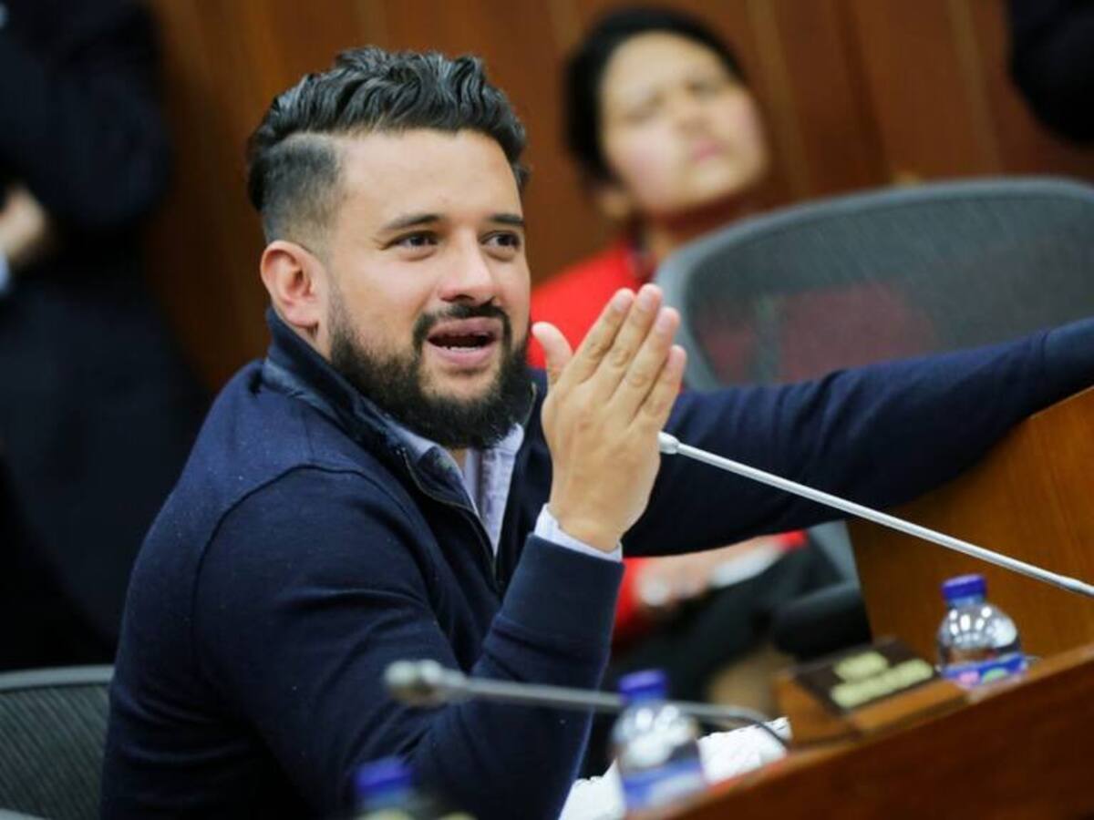 “Claudia López se está preparando para la creación del partido oportunista”: senador Asprilla