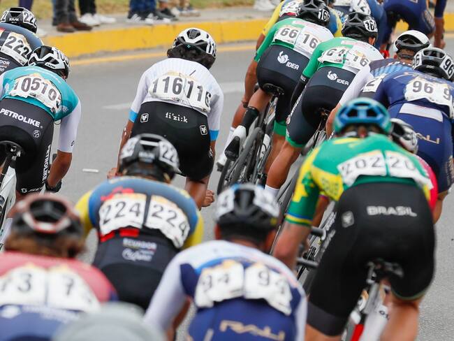 AMDEP6646. TUNJA (COLOMBIA), 08/02/2024.- Corredores compiten en la tercera etapa de la carrera ciclística Tour Colombia 2024 hoy, en Tunja (Colombia). La etapa tiene un recorrido de 141,9 km con salida y llegada en Tunja. EFE/ Carlos Ortega