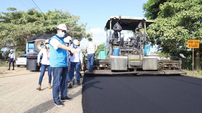 Gobernador de Bolívar, Vicente Blel, inspeccionando los trabajos