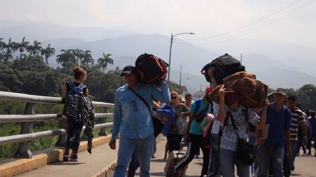 La oposición analiza salidas financieras con apoyo internacional