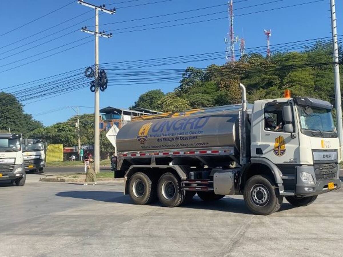 Ruedan los primeros 35 carrotanques de la UNGRD: dos se quedaron en Santa Marta