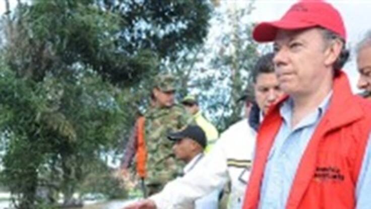 Santos dice que el Gobierno no ha sido negligente en prevención y atención durante segunda ola invernal