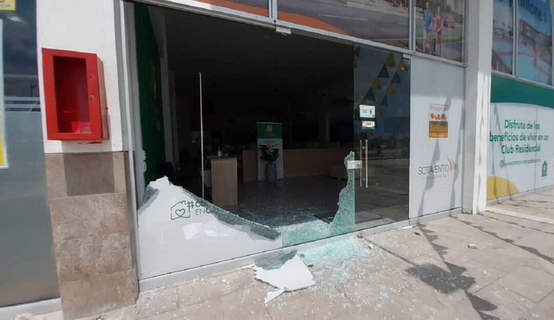 Ventanales afectados por los vándalos