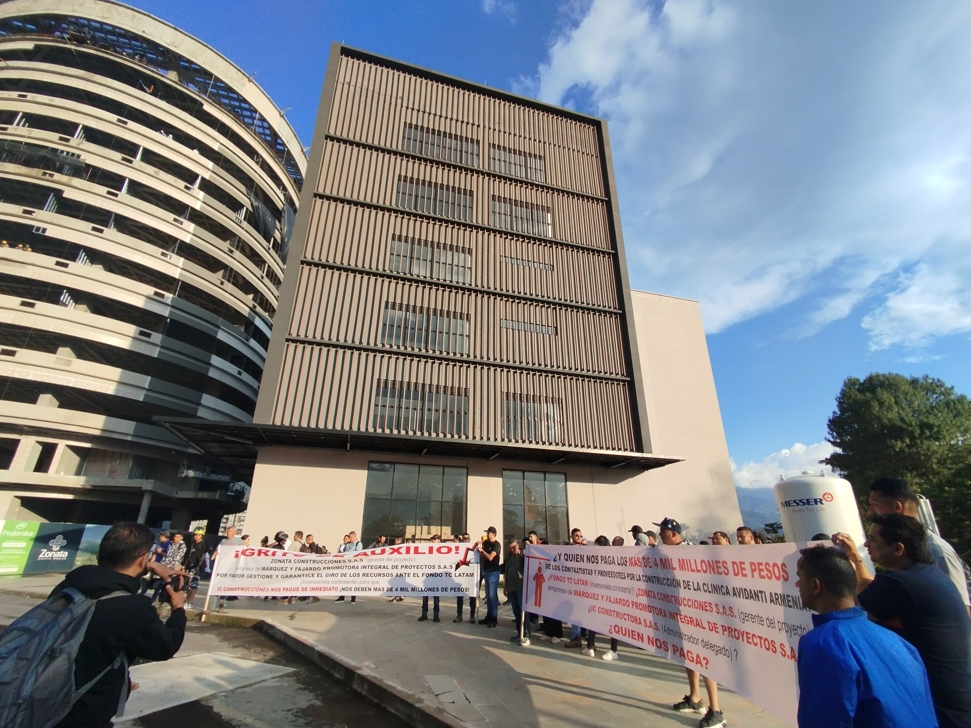 Clínica Avidanti en Armenia y las protestas. Foto Natalia Trujillo