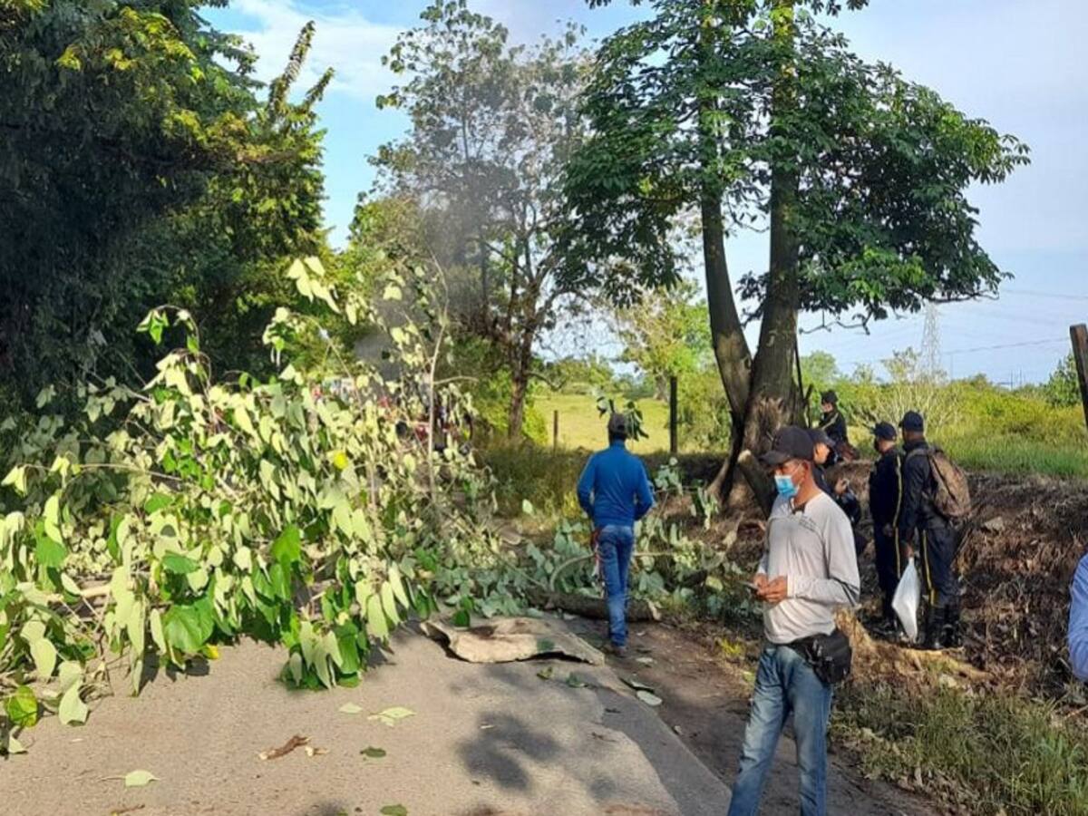 Bloquean vías de acceso al municipio de Uré y la mina de Cerro Matoso