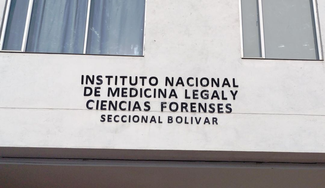 La víctima presenta una herida con arma de fuego