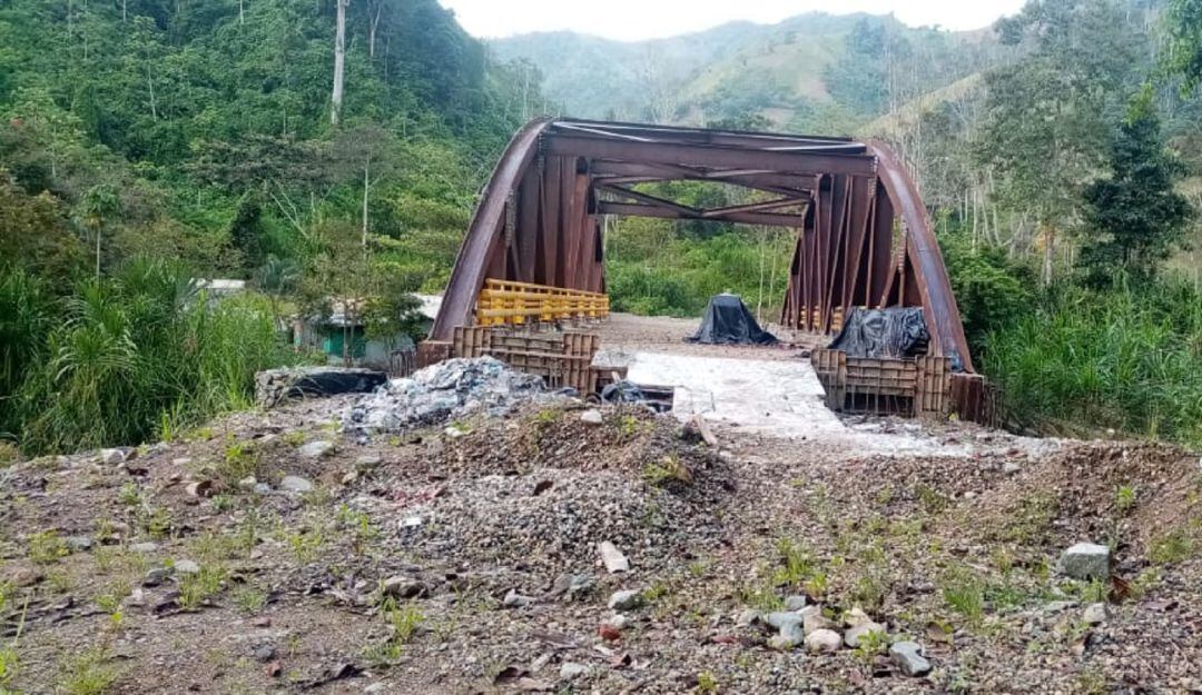 Campesinos denuncian abandono en el proyecto anillo vial para la paz