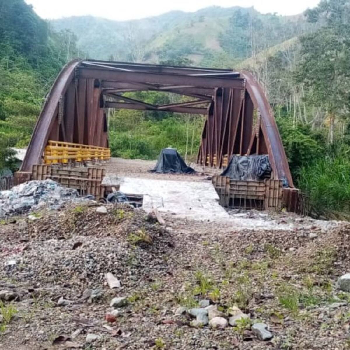 Campesinos denuncian abandono en el proyecto anillo vial para la paz