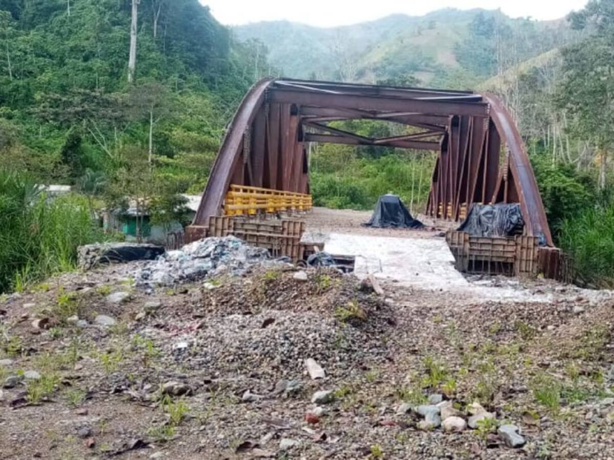 Campesinos denuncian abandono en el proyecto anillo vial para la paz