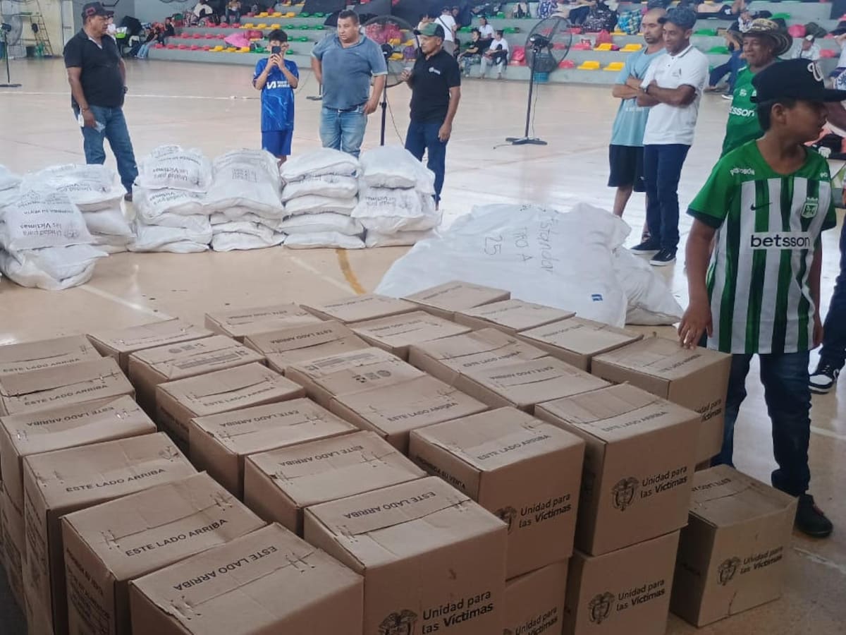Más de 100 familias reciben ayuda humanitaria tras desplazamientos en Tarazá y Zaragoza, Antioquia