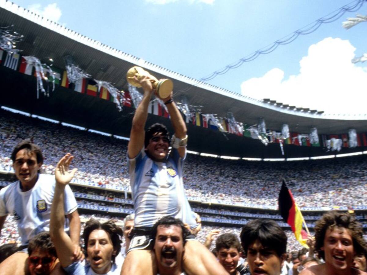 El día que Maradona se entrevistó a sí mismo: ¿Qué te dirías en tu funeral?