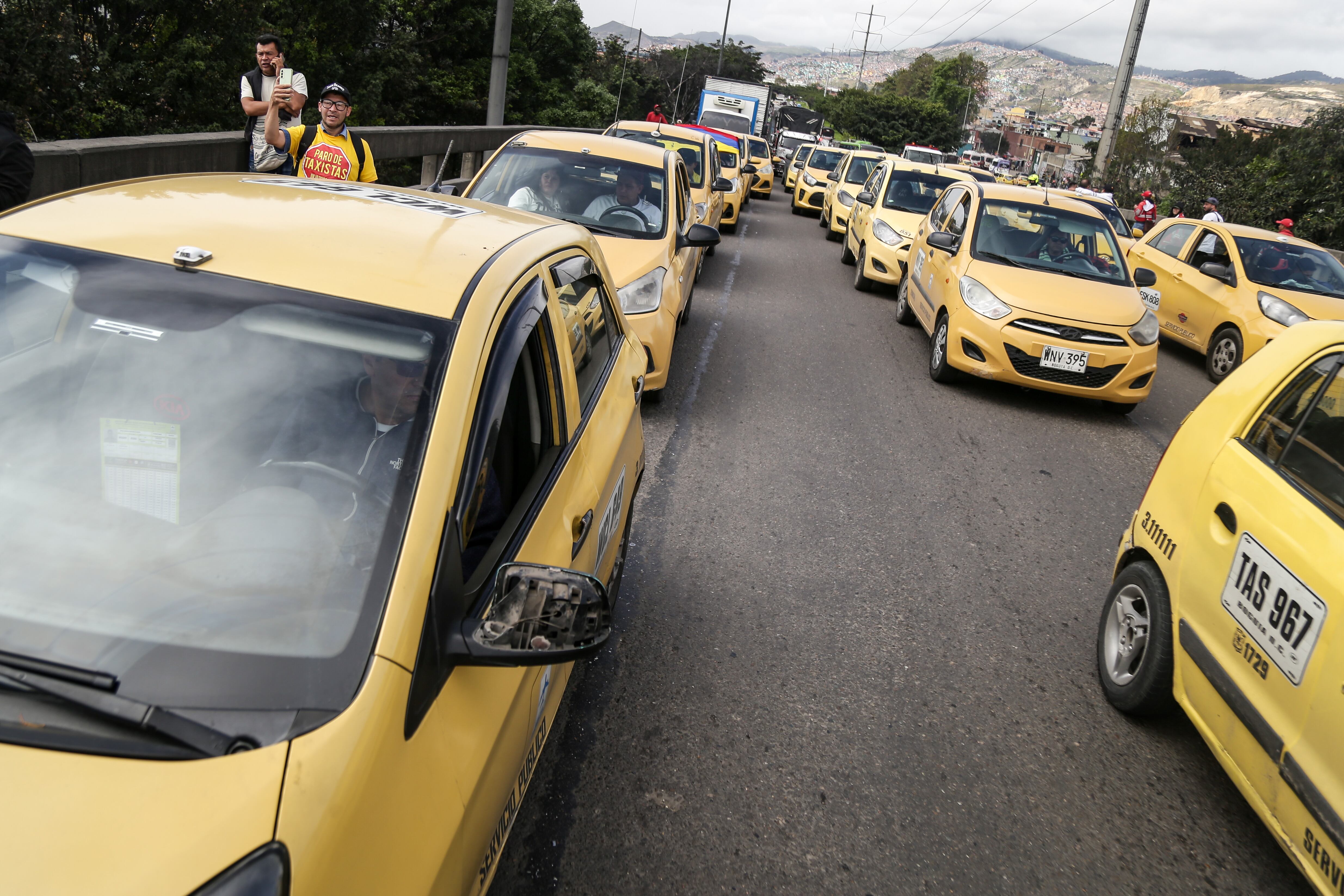 Paro de taxistas (Foto vía COLPRENSA)