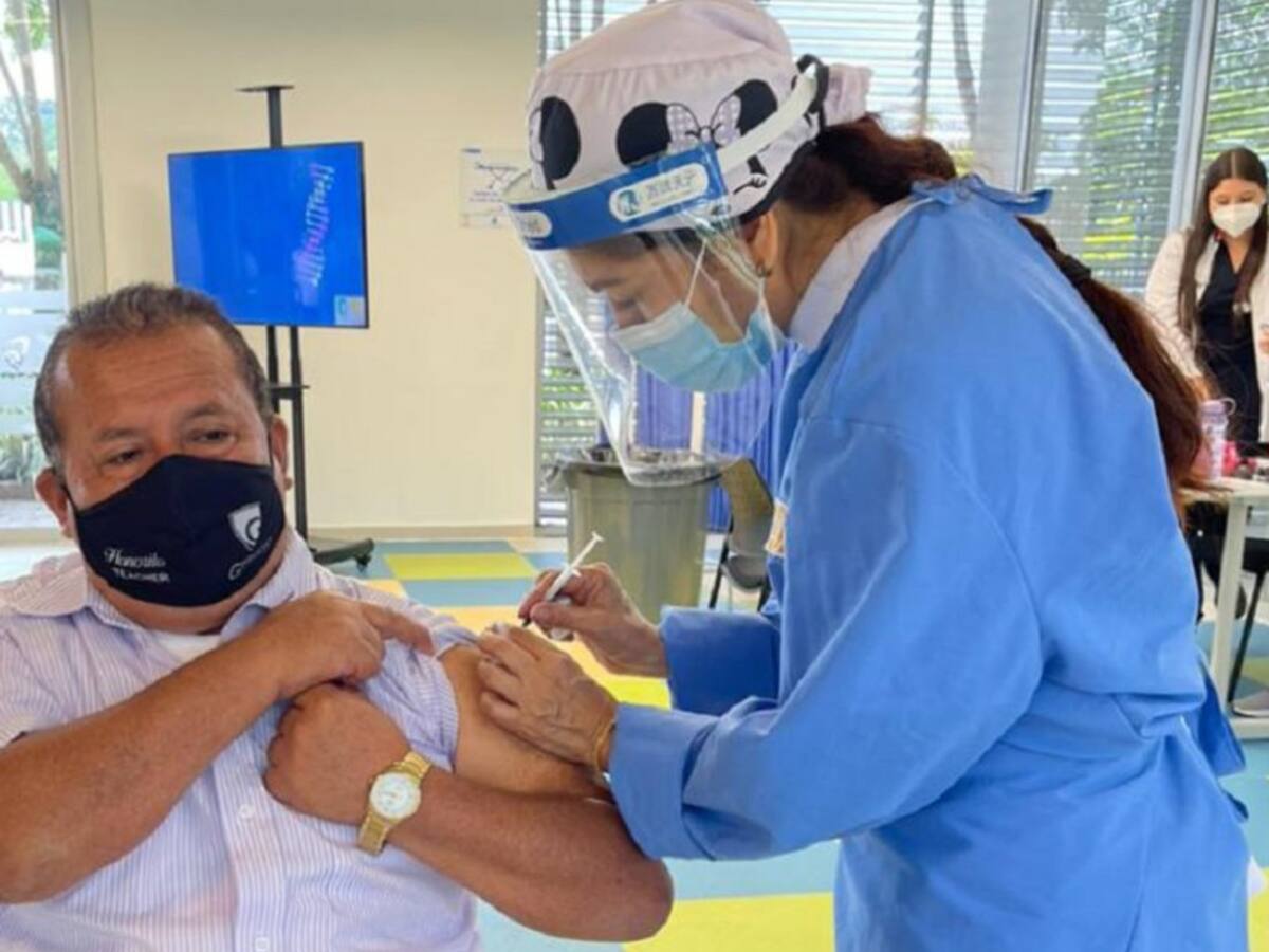 Fenalco continúa con vacunación COVID para los comerciantes en Quindío