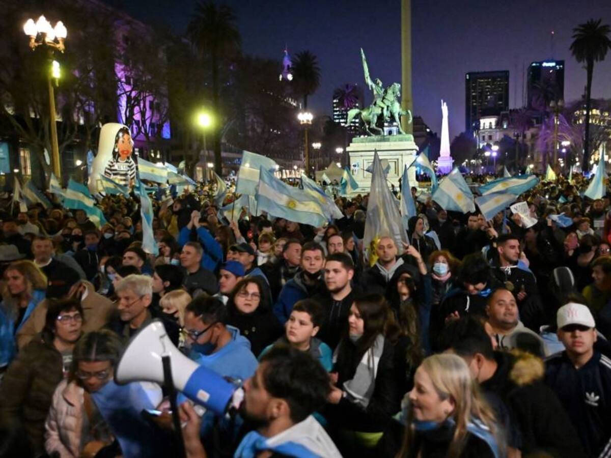 Argentina protesta bajo la sombra de la crisis económica