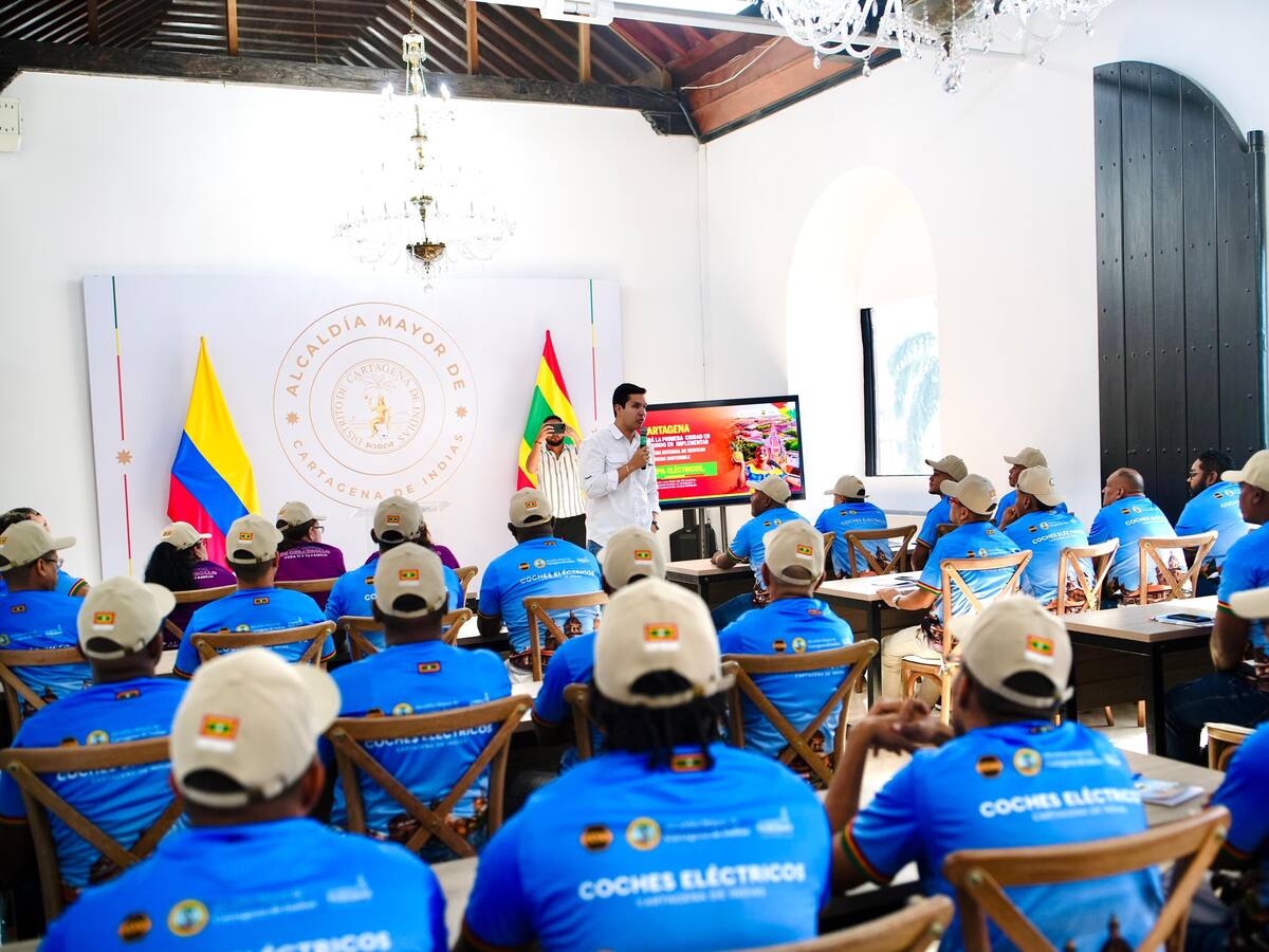 Inició capacitación a conductores de coches eléctricos en Cartagena