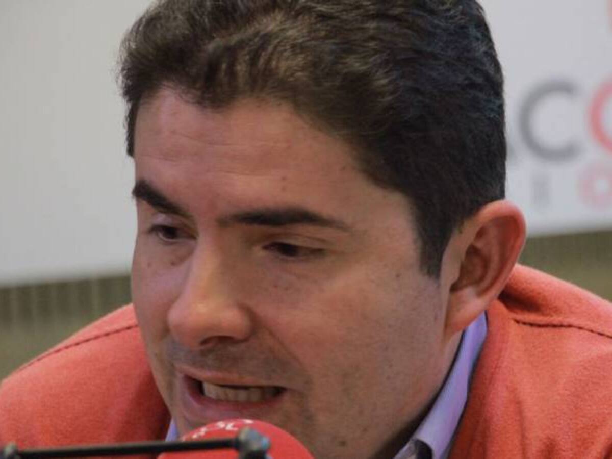 Me quedo con la lucha contra la pobreza de Santos: Henao