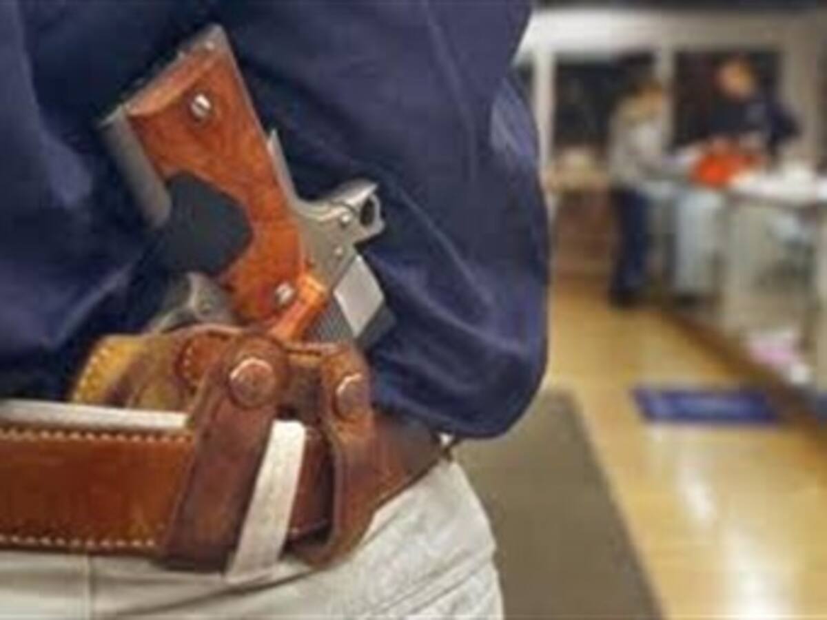 Alerta por falsificación de licencias para porte de armas en Bogotá