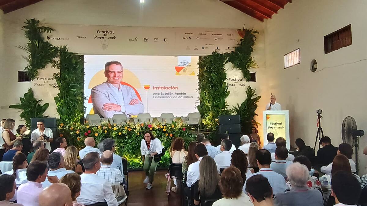 La democracia se nos puede esfumar en segundos: Gobernador de Antioquia en Festival del Pensamiento