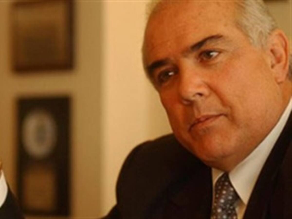 A una guarnición militar será trasladado exembajador de Perú capturado por ‘parapolítica’