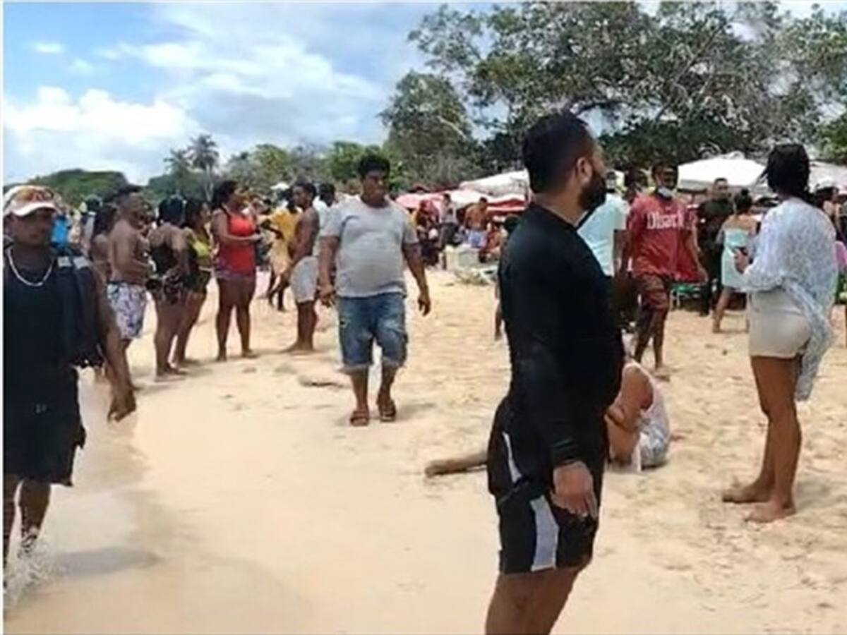 Aglomerados y sin tapabocas: Playa Blanca nuevamente se salió de control