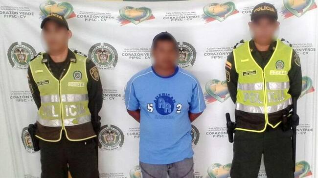 Al parecer el taxista le molestó que el pasajero lanzara la puerta de manera fuerte, por lo que arremetió con un pico de botella. Foto: Policía de Cartagena.